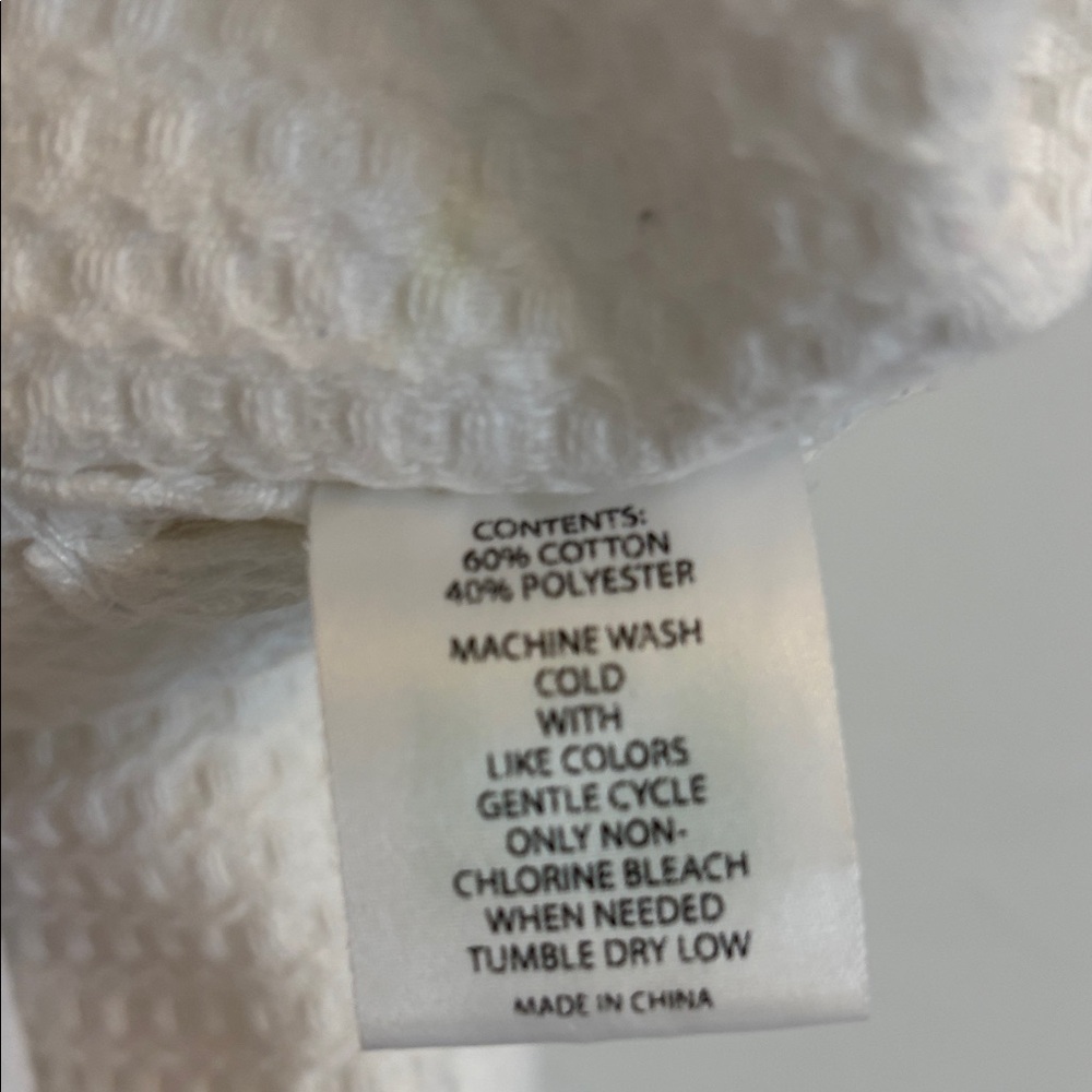 Pure Body White Waffle Textured Robe - Picture 6 of 8